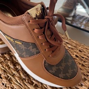 New !!! Open box !! MK sneakers